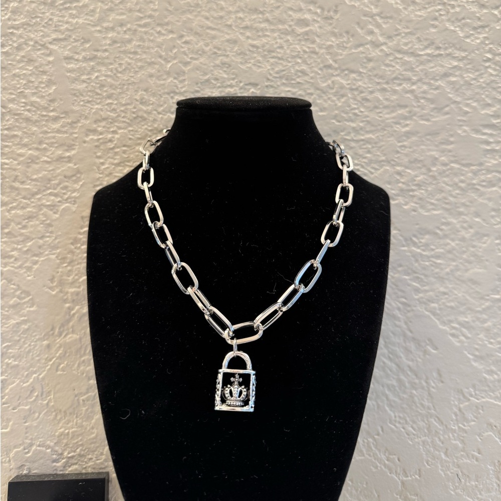 Silver Tone Necklace with Crown in Lock - Picture 2 of 9